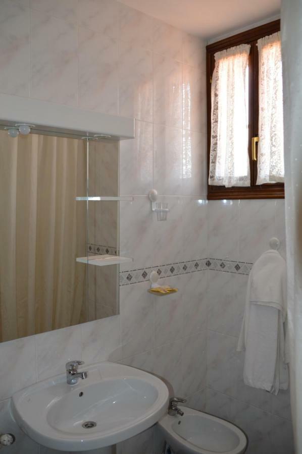Labella - Hostal Rural Restaurante Ла-Калаорра Екстер'єр фото